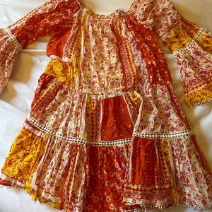 Ranees  can be worn off the shoulder or not  never worn -  size M